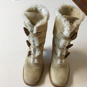 Steve Madden toggle closure suede boot - size 6